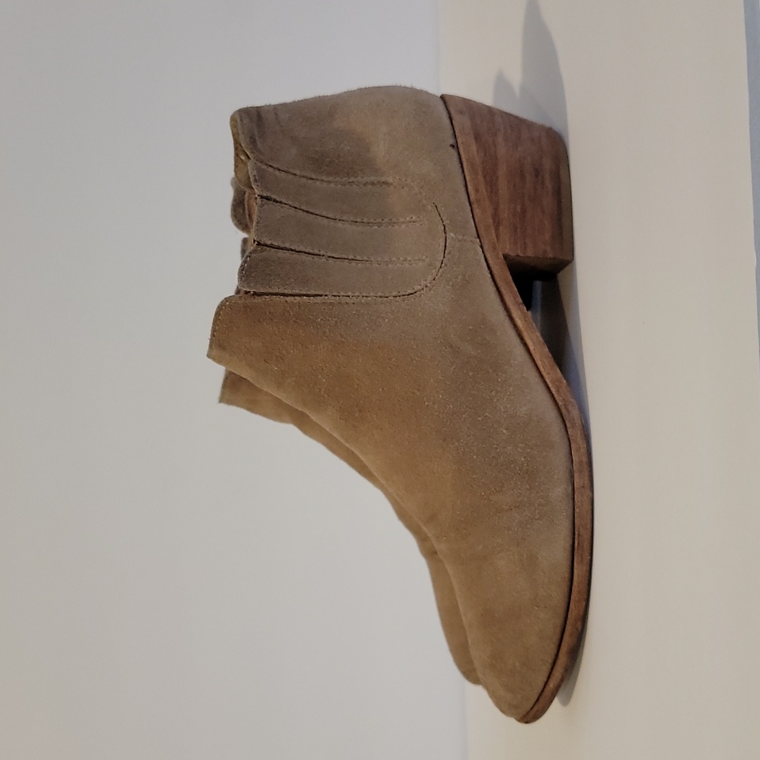 Joie Women's Ankle Bootie In Tan Suede Double Gore Gorgeous 39